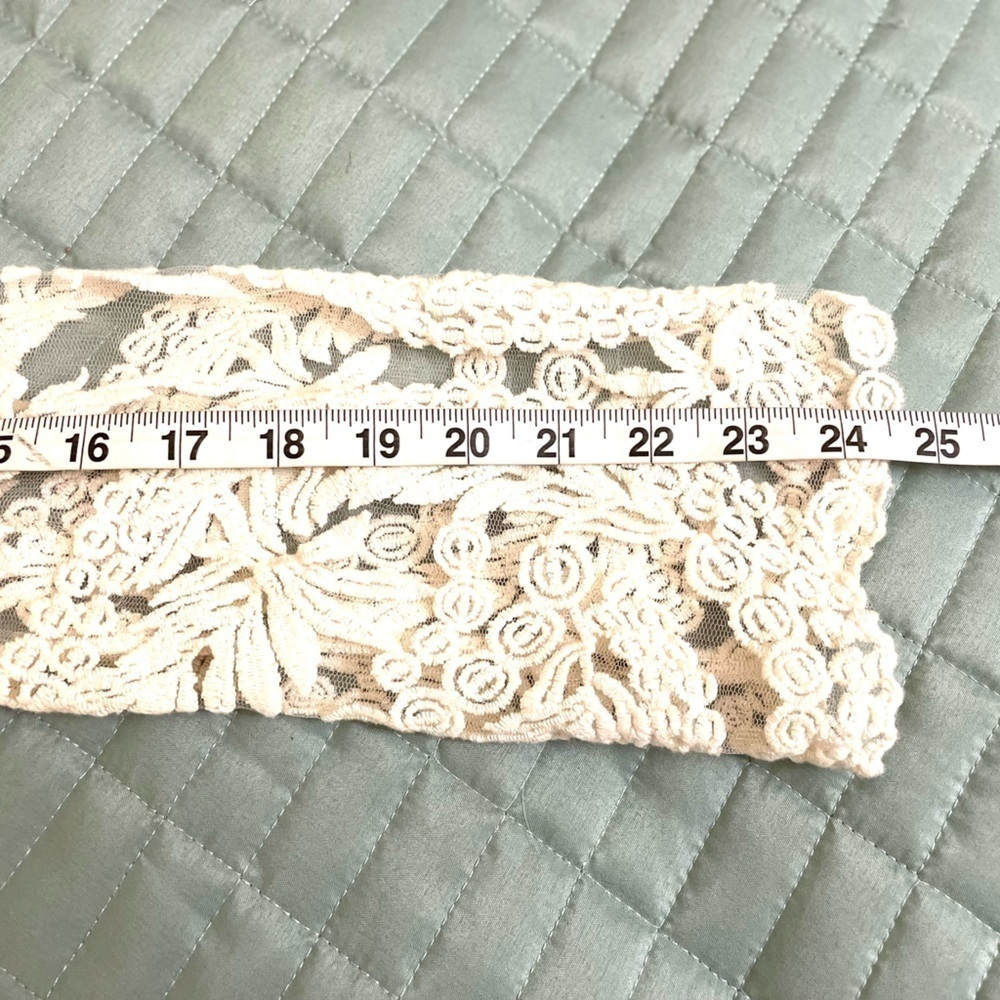 Beautiful lace semi sheer long sleeve blouse, floral embroidery, size M - Picture 7 of 8